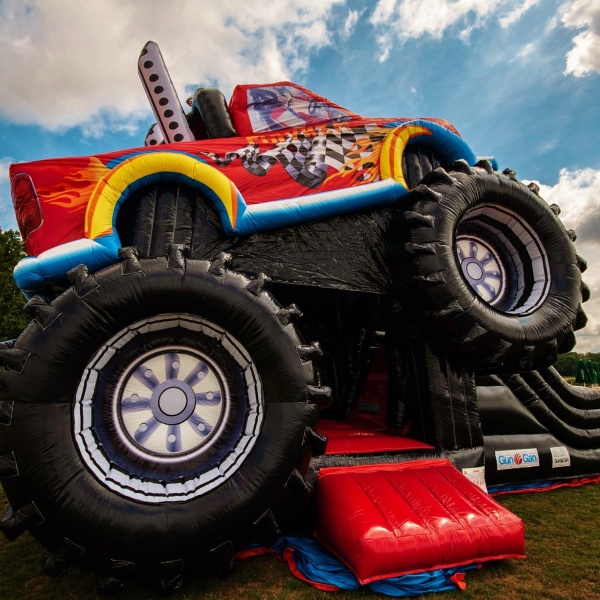 Dmuchaniec Monster Truck - zjeżdżalnia